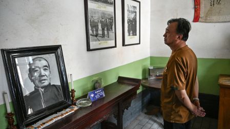 Imágenes muestran estatuas, murales y recuerdos de Mao Zedong en Nanjie y otras localidades de China vinculadas a la era maoísta.