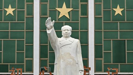Imágenes muestran estatuas, murales y recuerdos de Mao Zedong en Nanjie y otras localidades de China vinculadas a la era maoísta.