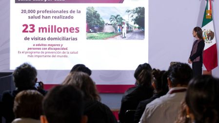 La mandataria envió un saludo y agradecimiento a los cerca de 29 mil servidores públicos que realizan estas tareas en diferentes regiones del país.