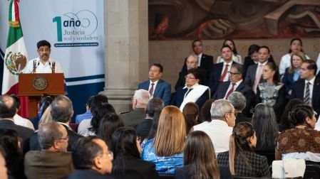 Claudia Sheinbaum y secretarios de Estado escuchan el informe de resultados de expedientes resueltos en la SCJN