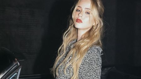 Loreto Peralta vive una nueva etapa personal en Los Ángeles mientras disfruta su romance con el cantante.