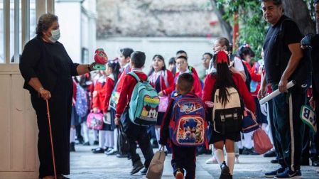En México, 41.8% de los estudiantes se encuentra por debajo del Nivel 2 de desempeño, mientras que 0.5% alcanza los Niveles 5 y 6.