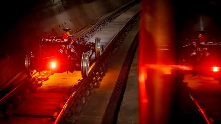 Red Bull tuvo que transformar el monoplaza del 2012 para rodar sobre los rieles.