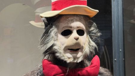 Natalie Reynolds compró un traje original de El Gato con Sombrero.