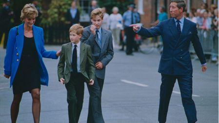 La decisión de enviar a George a Eton también recupera el legado educativo de la princesa Diana, quien en su momento desafió las preferencias de Carlos y apostó por una formación distinta para sus hijos.