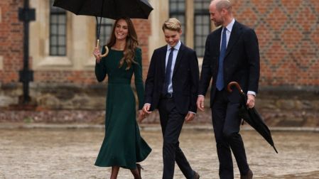 La princesa recuperó un sofisticado vestido verde botella para acompañar al príncipe George en su histórico primer día en Eton College.