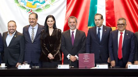 El secretario de Hacienda, Edgar Amador Zamora, entregó el Paquete Económico 2027 por 10.6 billones de pesos con déficit fiscal de 3.9% del PIB.