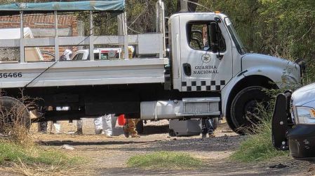 Camión de la Guardia Nacional en un narcopozo de Guanajuato donde colectivo de búsqueda labora.