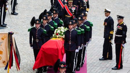 Miles de personas y representantes de distintas casas reales se reunieron en Oslo para dar el último adiós a Harald V