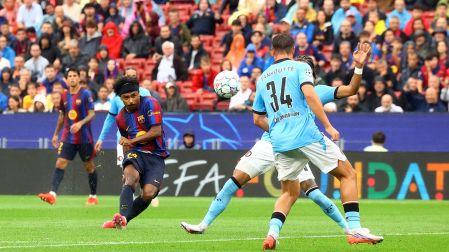 Excelsa definición de Karim Adeyemi para hacer el Barcelona 2-0 Feyenoord en la jornada 1 de la Fase Liga de la Champions League