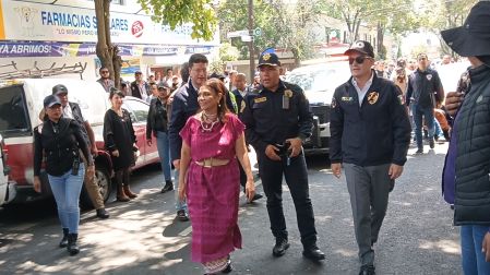 La jefa de Gobierno, Clara Brugada, encabeza el inicio del programa "Código 1: Policía en tu Calle" en la alcaldía Álvaro Obregón, acompañada por el secretario de Seguridad Ciudadana, Pablo Vázquez, y el alcalde Javier López Casarín.