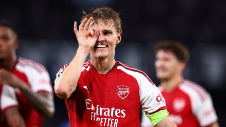 Martin Odeggard marcó el único gol en el partido entre Nápoles y Arsenal