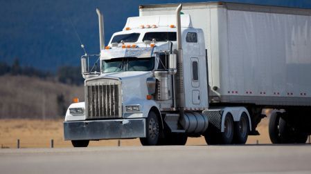 Preocupa a transportistas cierre de cruce fronterizo entre México y EU.