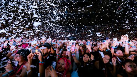 El público llenó por completo su show en la capital.