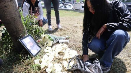 A un año de la volcadura en La Concordia, familiares y amigos rindieron homenaje con ofrendas y una misa en memoria de las 32 víctimas del accidente.