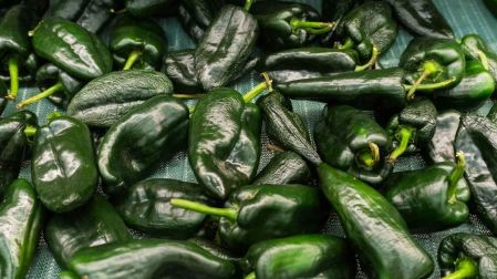Cómo quitarle lo picante al chile poblano