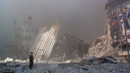 A 25 años del 11 de septiembre de 2001, la analista Esther Shabot explica cómo los atentados sepultaron el optimismo noventero y dieron paso al control migratorio y al choque geopolítico.