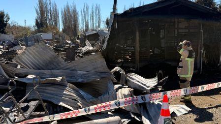 Incendio en hospital geriátrico Pitrufquén dejó 16 adultos mayores muertos; autoridades investigan el origen y revisan las condiciones de hogares de ancianos.