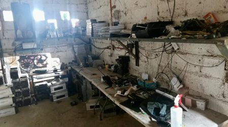 El cateo reveló la dimensión real del sitio: más de mil equipos conectados a infraestructura eléctrica