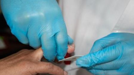 La toma de muestras genéticas es un proceso seguro, confidencial y realizado bajo estrictos protocolos