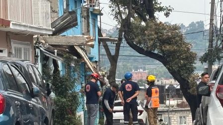 Las casas dañadas son revisadas para evitar riesgos.