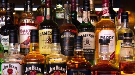 ¿Intoxicación por alcohol? Estos son los síntomas por los que debes ir a urgencias