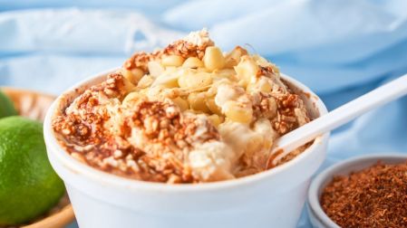 La prohibición solo aplica para el elote entero, no en vaso o esquite