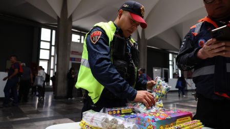 El STC recordó que está prohibido ingresar, transportar o comercializar pirotecnia dentro de sus instalaciones