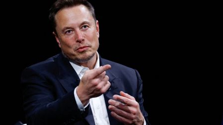 El nombre de Elon Musk suena para convertirse en inversionista de la fusión entre Paramount y WB.