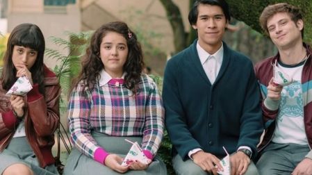 Cuatro protagonistas de Nadie Nos Va a Extrañar reunidos en la escuela antes de la tercera temporada.