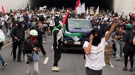 En la marcha participaron diversos contingentes para arribar al Zócalo