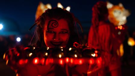 Esta ciudad medieval que te transporta al Samhain, entre fuego y leyendas.