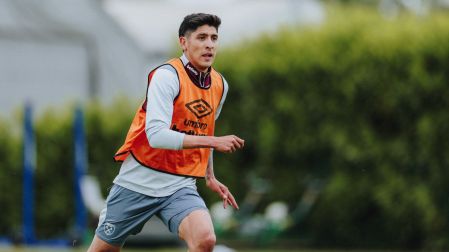 Edson Álvarez tuvo minutos con el West Ham en partido amistoso