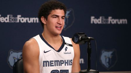 Primeros puntos de Karim López con los Grizzlies