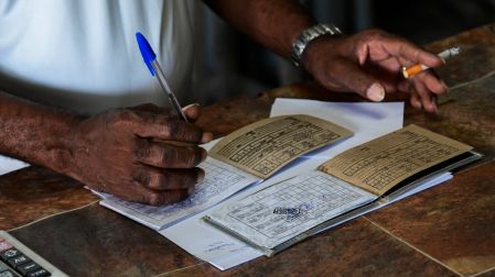La imagen de una libreta de racionamiento