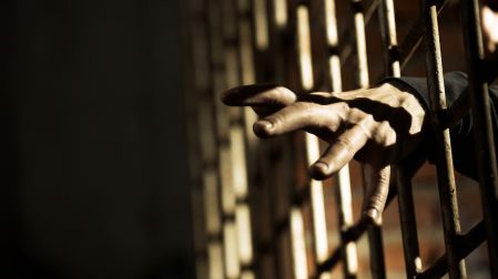 El reporte de la CNDH advierte que la persistencia de estas deficiencias estructurales perpetúa un ciclo de impunidad y violación sistemática de garantías individuales dentro de los penales locales.