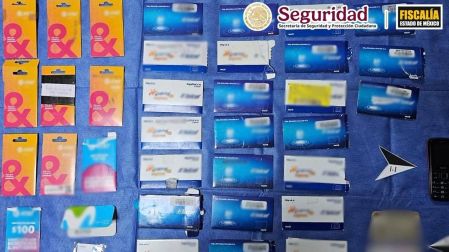 Se les aseguraron tarjetas telefónicas