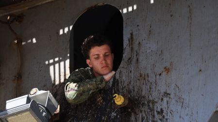 Fotos en Tailandia mostraron óxido y algas en el casco del USS Abraham Lincoln.