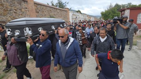 Familiares y amigos despidieron al réferi de lucha libre.