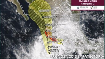 Mapa satelital que muestra la trayectoria pronosticada del huracán Simón.