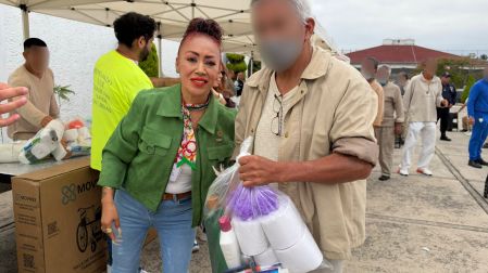 Como parte de las actividades realizadas en el penal de Neza Bordo, la diputada entregó artículos de higiene personal