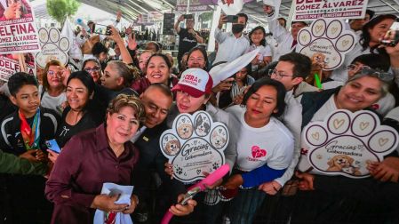 La gobernadora del Estado de México, Delfina Gómez Álvarez, reunida con mexiquenses