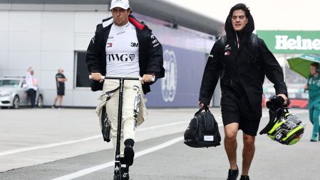 Tras la broma, un medio advirtió a Sergio "Checo" Pérez que se la pueden "cobrar"