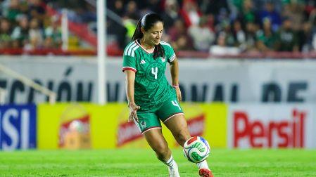 Rebeca Bernal, jugadora del Manchester United femenil, propició un penal a favor de Jamaica y después marcó un gol