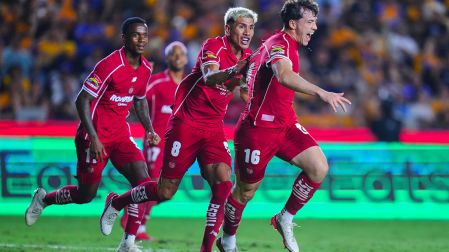 Federico Viñas aguantó la marca en el área para dar una media vuelta letal y vencer a Nahuel Guzmán para el 2-2 parcial