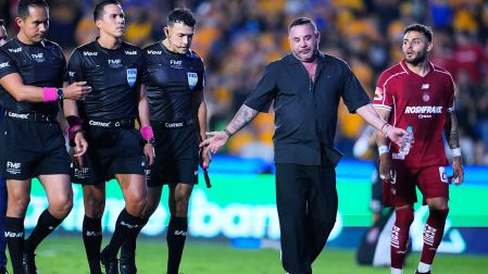 Antonio Mohamed encendió a la afición de Tigres con una seña que les recordó los títulos que les ha ganado