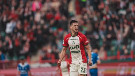 El defensa mexicano César Montes contribuyó en la victoria del FC Lokomotiv