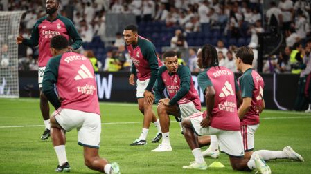Ya calienta el Real Madrid en la cancha del Bernabeu