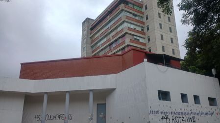 Fátima Hernández Angulo denunció que las autoridades universitarias desestimaron sus quejas sobre el abuso del que fue víctima por parte de Adrián "N", a quien no obstante lo "premiaron" otorgándole clases particulares.