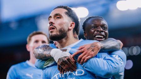 Manchester City celebra la victoria en Anfield